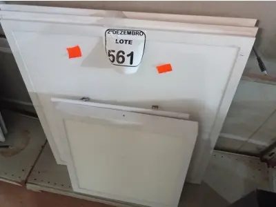 LOTE 561 - 07 PAINÉIS DE LED P/EMBUTIR. (NO ESTADO) ATENÇÃO! FAZER A VISITAÇÃO ANTES DE ARREMATAR, NÃO SABEMOS SE FUNCIONA. LEILÃO NÃO TEM GARANTIA E NEM DEVOLUÇÃO, SUJEITO A POSSÍVEIS AVARIAS VISÍVEIS/OCULTAS E/OU AUSÊNCIA DE COMPONENTES.
