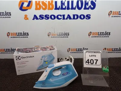 LOTE 407 - 01 FERRO A VAPOR DE PASSAR ROUPAS ELECTROLUX COR BRANCA C/ AZUL (NOVO). (NO ESTADO) ATENÇÃO! FAZER A VISITAÇÃO ANTES DE ARREMATAR, NÃO SABEMOS SE FUNCIONA. LEILÃO NÃO TEM GARANTIA E NEM DEVOLUÇÃO, SUJEITO A POSSÍVEIS AVARIAS VISÍVEIS/OCULTAS E/OU AUSÊNCIA DE COMPONENTES.