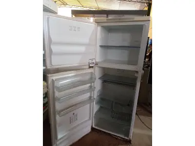 LOTE 426 - 01 GELADEIRA MARCA CONTINENTAL. (NO ESTADO) ATENÇÃO! FAZER A VISITAÇÃO ANTES DE ARREMATAR, NÃO SABEMOS SE FUNCIONA. LEILÃO NÃO TEM GARANTIA E NEM DEVOLUÇÃO, SUJEITO A POSSÍVEIS AVARIAS VISÍVEIS/OCULTAS E/OU AUSÊNCIA DE COMPONENTES.