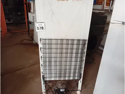 LOTE 576 - 01 GELADEIRA MARCA CONSUL 220V. (NO ESTADO) ATENÇÃO! FAZER A VISITAÇÃO ANTES DE ARREMATAR, NÃO SABEMOS SE FUNCIONA. LEILÃO NÃO TEM GARANTIA E NEM DEVOLUÇÃO, SUJEITO A POSSÍVEIS AVARIAS VISÍVEIS/OCULTAS E/OU AUSÊNCIA DE COMPONENTES.