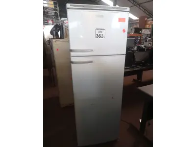LOTE 363 - 01 GELADEIRA MARCA DACO 220V. (NO ESTADO) ATENÇÃO! FAZER A VISITAÇÃO ANTES DE ARREMATAR, NÃO SABEMOS SE FUNCIONA. LEILÃO NÃO TEM GARANTIA E NEM DEVOLUÇÃO, SUJEITO A POSSÍVEIS AVARIAS VISÍVEIS/OCULTAS E/OU AUSÊNCIA DE COMPONENTES.