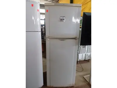 LOTE 426 - 01 GELADEIRA MARCA CONTINENTAL. (NO ESTADO) ATENÇÃO! FAZER A VISITAÇÃO ANTES DE ARREMATAR, NÃO SABEMOS SE FUNCIONA. LEILÃO NÃO TEM GARANTIA E NEM DEVOLUÇÃO, SUJEITO A POSSÍVEIS AVARIAS VISÍVEIS/OCULTAS E/OU AUSÊNCIA DE COMPONENTES.