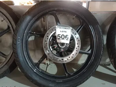 LOTE 506 - 01 RODA P/MOTO COM PNEU E CÂMARA DE AR, ARO “18. PARA HONDA 150 E 160 CILINDRADAS. (NO ESTADO) ATENÇÃO! FAZER A VISITAÇÃO ANTES DE ARREMATAR, NÃO SABEMOS SE FUNCIONA. LEILÃO NÃO TEM GARANTIA E NEM DEVOLUÇÃO, SUJEITO A POSSÍVEIS AVARIAS VISÍVEIS/OCULTAS E/OU AUSÊNCIA DE COMPONENTES.