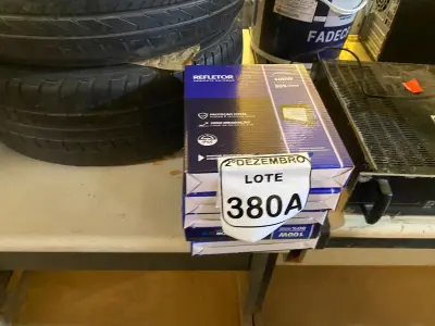 LOTE 380 - 05 REFLETORES LED AMBIENTE EXTERNO 100W. (NOVO), (NO ESTADO) ATENÇÃO! FAZER A VISITAÇÃO ANTES DE ARREMATAR, NÃO SABEMOS SE FUNCIONA. LEILÃO NÃO TEM GARANTIA E NEM DEVOLUÇÃO, SUJEITO A POSSÍVEIS AVARIAS VISÍVEIS/OCULTAS E/OU AUSÊNCIA DE COMPONENTES.