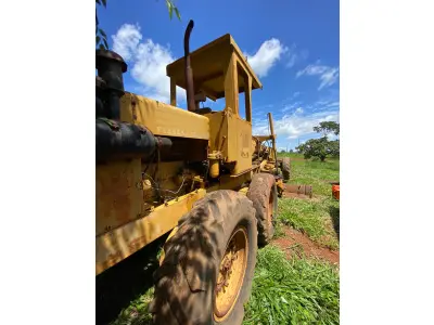 LOTE 002 - ITEM 2 - MOTONIVELADORA FIATALLIS FG70 , ANO 1989, MOTOR MERCEDES, MÁQUINA OPERACIONAL, VALOR MERCADO : 100 A 135 MIL (NO ESTADO) (VISITAÇÃO ABADIÂNIA–GOIÁS) (CONTATO: 62-999250338)