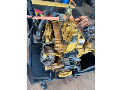 LOTE 010 - 01 MINI CARREGADEIRA CATERPILLA 242D, ANO 2014 (NO ESTADO)