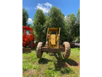 LOTE 002 - ITEM 2 - MOTONIVELADORA FIATALLIS FG70 , ANO 1989, MOTOR MERCEDES, MÁQUINA OPERACIONAL, VALOR MERCADO : 100 A 135 MIL (NO ESTADO) (VISITAÇÃO ABADIÂNIA–GOIÁS) (CONTATO: 62-999250338)