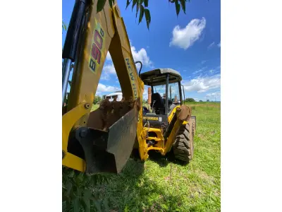 LOTE 007 - ITEM 7 : RETRO ESCAVADEIRA NEW HOLLAND B90 B, ANO : 2011, ESTADO GERAL ÓTIMO, PNEUS BONS, EMBUCHAMENTO 80%, SEM VAZAMENTOS, OPERACIONAL, VALOR MERCADO : 180 A 195 MIL, (NO ESTADO) (VISITAÇÃO ABADIÂNIA–GOIÁS) (CONTATO: 62-999250338)