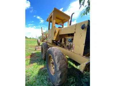 LOTE 002 - ITEM 2 - MOTONIVELADORA FIATALLIS FG70 , ANO 1989, MOTOR MERCEDES, MÁQUINA OPERACIONAL, VALOR MERCADO : 100 A 135 MIL (NO ESTADO) (VISITAÇÃO ABADIÂNIA–GOIÁS) (CONTATO: 62-999250338)