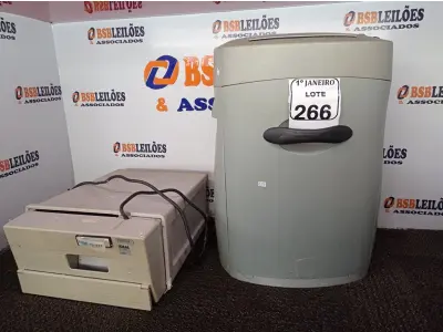 LOTE 266 - 02 FRAGMENTADORAS DE PAPEL MARCAS ROYAL E IDEAL (NO ESTADO) ATENÇÃO! FAZER A VISITAÇÃO ANTES DE ARREMATAR, NÃO SABEMOS SE FUNCIONA. LEILÃO NÃO TEM GARANTIA E NEM DEVOLUÇÃO, SUJEITO A POSSÍVEIS AVARIAS VISÍVEIS/OCULTAS E/OU AUSÊNCIA DE COMPONENTES.