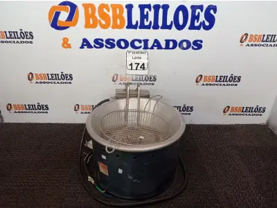 LOTE 174 - 01 FRITADEIRA ELÉTRICA EM INOX MARCA VENÂNCIO. (NO ESTADO) ATENÇÃO! FAZER A VISITAÇÃO ANTES DE ARREMATAR, NÃO SABEMOS SE FUNCIONA. LEILÃO NÃO TEM GARANTIA E NEM DEVOLUÇÃO, SUJEITO A POSSÍVEIS AVARIAS VISÍVEIS/OCULTAS E/OU AUSÊNCIA DE COMPONENTES.