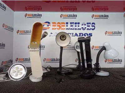LOTE 312 - 01 LOTE C/VÁRIAS LUMINÁRIAS DE MESA. (NO ESTADO) ATENÇÃO! FAZER A VISITAÇÃO ANTES DE ARREMATAR, NÃO SABEMOS SE FUNCIONA. LEILÃO NÃO TEM GARANTIA E NEM DEVOLUÇÃO, SUJEITO A POSSÍVEIS AVARIAS VISÍVEIS/OCULTAS E/OU AUSÊNCIA DE COMPONENTES.
