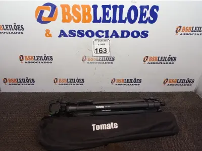 LOTE 163 - 01 TRIPÉ P/CÂMERA FOTOGRÁFICA MARCA TOMATE MODELO MTG-3016. (NO ESTADO) ATENÇÃO! FAZER A VISITAÇÃO ANTES DE ARREMATAR, NÃO SABEMOS SE FUNCIONA. LEILÃO NÃO TEM GARANTIA E NEM DEVOLUÇÃO, SUJEITO A POSSÍVEIS AVARIAS VISÍVEIS/OCULTAS E/OU AUSÊNCIA DE COMPONENTES.