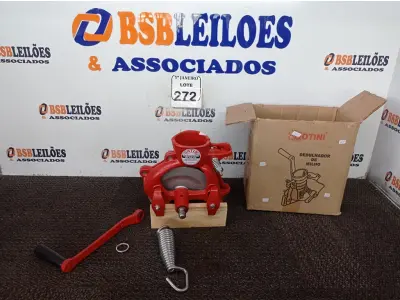 LOTE 272 - 01 DEBULHADOR DE MILHO MARCA BOTINI. (NO ESTADO) ATENÇÃO! FAZER A VISITAÇÃO ANTES DE ARREMATAR, NÃO SABEMOS SE FUNCIONA. LEILÃO NÃO TEM GARANTIA E NEM DEVOLUÇÃO, SUJEITO A POSSÍVEIS AVARIAS VISÍVEIS/OCULTAS E/OU AUSÊNCIA DE COMPONENTES.