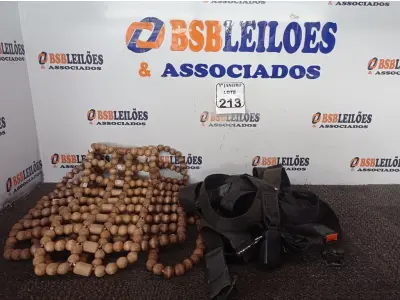 LOTE 213 - 08 CINTOS DE SEGURANÇA E 01 CAPA P/BANCO EM BOLINHAS. (NO ESTADO) ATENÇÃO! FAZER A VISITAÇÃO ANTES DE ARREMATAR, NÃO SABEMOS SE FUNCIONA. LEILÃO NÃO TEM GARANTIA E NEM DEVOLUÇÃO, SUJEITO A POSSÍVEIS AVARIAS VISÍVEIS/OCULTAS E/OU AUSÊNCIA DE COMPONENTES.