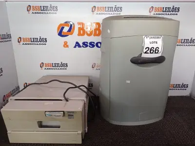 LOTE 266 - 02 FRAGMENTADORAS DE PAPEL MARCAS ROYAL E IDEAL (NO ESTADO) ATENÇÃO! FAZER A VISITAÇÃO ANTES DE ARREMATAR, NÃO SABEMOS SE FUNCIONA. LEILÃO NÃO TEM GARANTIA E NEM DEVOLUÇÃO, SUJEITO A POSSÍVEIS AVARIAS VISÍVEIS/OCULTAS E/OU AUSÊNCIA DE COMPONENTES.