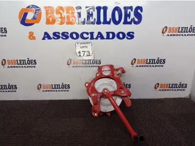 LOTE 173 - 01 DEBULHADOR DE MILHO MARCA BOTINI. (NO ESTADO) ATENÇÃO! FAZER A VISITAÇÃO ANTES DE ARREMATAR, NÃO SABEMOS SE FUNCIONA. LEILÃO NÃO TEM GARANTIA E NEM DEVOLUÇÃO, SUJEITO A POSSÍVEIS AVARIAS VISÍVEIS/OCULTAS E/OU AUSÊNCIA DE COMPONENTES.