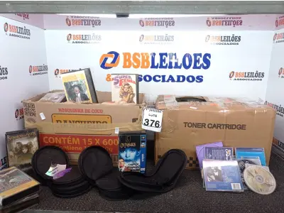 LOTE 376 - 01 LOTE C/GRANDE QUANTIDADE DVD’S E FITAS CASSETE. (NO ESTADO) ATENÇÃO! FAZER A VISITAÇÃO ANTES DE ARREMATAR, NÃO SABEMOS SE FUNCIONA. LEILÃO NÃO TEM GARANTIA E NEM DEVOLUÇÃO, SUJEITO A POSSÍVEIS AVARIAS VISÍVEIS/OCULTAS E/OU AUSÊNCIA DE COMPONENTES.