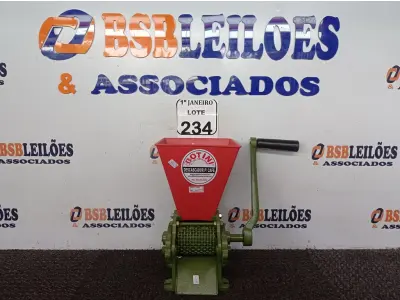 LOTE 234 - 01 DESCASCADOR DE CAFÉ MARCA BOTINI.  (NO ESTADO) ATENÇÃO! FAZER A VISITAÇÃO ANTES DE ARREMATAR, NÃO SABEMOS SE FUNCIONA. LEILÃO NÃO TEM GARANTIA E NEM DEVOLUÇÃO, SUJEITO A POSSÍVEIS AVARIAS VISÍVEIS/OCULTAS E/OU AUSÊNCIA DE COMPONENTES.