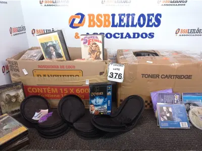 LOTE 376 - 01 LOTE C/GRANDE QUANTIDADE DVD’S E FITAS CASSETE. (NO ESTADO) ATENÇÃO! FAZER A VISITAÇÃO ANTES DE ARREMATAR, NÃO SABEMOS SE FUNCIONA. LEILÃO NÃO TEM GARANTIA E NEM DEVOLUÇÃO, SUJEITO A POSSÍVEIS AVARIAS VISÍVEIS/OCULTAS E/OU AUSÊNCIA DE COMPONENTES.