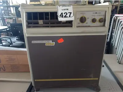 LOTE 427 - 01 CONDICIONADOR DE AR MODELO 1750 MARCA ENXUTA. (NO ESTADO) ATENÇÃO! FAZER A VISITAÇÃO ANTES DE ARREMATAR, NÃO SABEMOS SE FUNCIONA. LEILÃO NÃO TEM GARANTIA E NEM DEVOLUÇÃO, SUJEITO A POSSÍVEIS AVARIAS VISÍVEIS/OCULTAS E/OU AUSÊNCIA DE COMPONENTES.