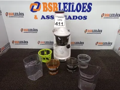 LOTE 411 - 01 EXTRATOR DE SUCOS MAXTRACTOR E MÁQUINA DE SORVETE MARCA ROYAL PRESTIGIE. (NO ESTADO) ATENÇÃO! FAZER A VISITAÇÃO ANTES DE ARREMATAR, NÃO SABEMOS SE FUNCIONA. LEILÃO NÃO TEM GARANTIA E NEM DEVOLUÇÃO, SUJEITO A POSSÍVEIS AVARIAS VISÍVEIS/OCULTAS E/OU AUSÊNCIA DE COMPONENTES