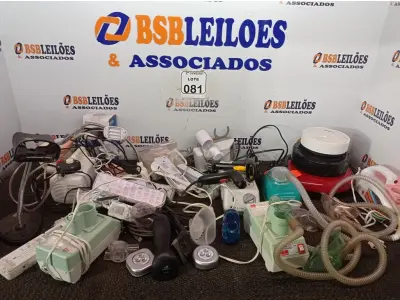 LOTE 081 - 01 LOTE C/ VÁRIOS LEITORES DE CÓDIGOS DE BARRA, LUMINÁRIAS E MATERIAIS DIVERSOS. (NO ESTADO) ATENÇÃO! FAZER A VISITAÇÃO ANTES DE ARREMATAR, NÃO SABEMOS SE FUNCIONA. LEILÃO NÃO TEM GARANTIA E NEM DEVOLUÇÃO, SUJEITO A POSSÍVEIS AVARIAS VISÍVEIS/OCULTAS E/OU AUSÊNCIA DE COMPONENTES.