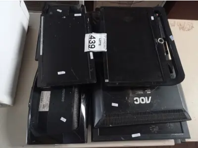 LOTE 439 - 10 MONITORES LCD MARCAS E MODELOS DIVERSOS P/RETIRADA DE PEÇAS. (NO ESTADO) ATENÇÃO! FAZER A VISITAÇÃO ANTES DE ARREMATAR, NÃO SABEMOS SE FUNCIONA. LEILÃO NÃO TEM GARANTIA E NEM DEVOLUÇÃO, SUJEITO A POSSÍVEIS AVARIAS VISÍVEIS/OCULTAS E/OU AUSÊNCIA DE COMPONENTES.