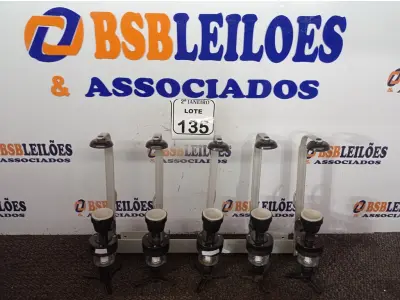 LOTE 135 - 05 DOSADORES DE BEBIDAS. (NO ESTADO) ATENÇÃO! FAZER A VISITAÇÃO ANTES DE ARREMATAR, NÃO SABEMOS SE FUNCIONA. LEILÃO NÃO TEM GARANTIA E NEM DEVOLUÇÃO, SUJEITO A POSSÍVEIS AVARIAS VISÍVEIS/OCULTAS E/OU AUSÊNCIA DE COMPONENTES.
