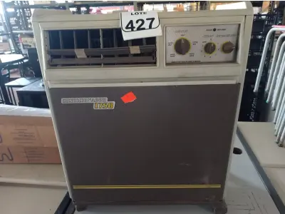 LOTE 427 - 01 CONDICIONADOR DE AR MODELO 1750 MARCA ENXUTA. (NO ESTADO) ATENÇÃO! FAZER A VISITAÇÃO ANTES DE ARREMATAR, NÃO SABEMOS SE FUNCIONA. LEILÃO NÃO TEM GARANTIA E NEM DEVOLUÇÃO, SUJEITO A POSSÍVEIS AVARIAS VISÍVEIS/OCULTAS E/OU AUSÊNCIA DE COMPONENTES.