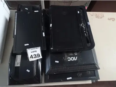 LOTE 439 - 10 MONITORES LCD MARCAS E MODELOS DIVERSOS P/RETIRADA DE PEÇAS. (NO ESTADO) ATENÇÃO! FAZER A VISITAÇÃO ANTES DE ARREMATAR, NÃO SABEMOS SE FUNCIONA. LEILÃO NÃO TEM GARANTIA E NEM DEVOLUÇÃO, SUJEITO A POSSÍVEIS AVARIAS VISÍVEIS/OCULTAS E/OU AUSÊNCIA DE COMPONENTES.