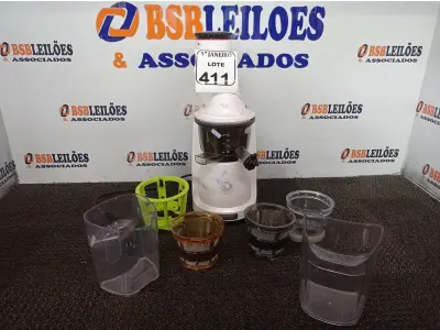 LOTE 411 - 01 EXTRATOR DE SUCOS MAXTRACTOR E MÁQUINA DE SORVETE MARCA ROYAL PRESTIGIE. (NO ESTADO) ATENÇÃO! FAZER A VISITAÇÃO ANTES DE ARREMATAR, NÃO SABEMOS SE FUNCIONA. LEILÃO NÃO TEM GARANTIA E NEM DEVOLUÇÃO, SUJEITO A POSSÍVEIS AVARIAS VISÍVEIS/OCULTAS E/OU AUSÊNCIA DE COMPONENTES