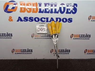 LOTE 009 - 01 CHAVE DE FENDA E 05 CHAVES PHILIPS. (NO ESTADO) ATENÇÃO! FAZER A VISITAÇÃO ANTES DE ARREMATAR, NÃO SABEMOS SE FUNCIONA. LEILÃO NÃO TEM GARANTIA E NEM DEVOLUÇÃO, SUJEITO A POSSÍVEIS AVARIAS VISÍVEIS/OCULTAS E/OU AUSÊNCIA DE COMPONENTES.