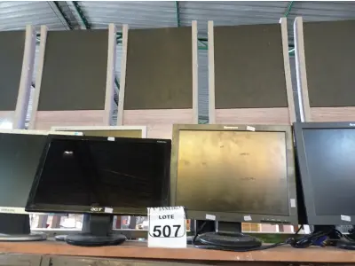 LOTE 507 - 07 MONITORES LCD MARCAS E MODELOS DIVERSOS. (NO ESTADO) ATENÇÃO! FAZER A VISITAÇÃO ANTES DE ARREMATAR, NÃO SABEMOS SE FUNCIONA. LEILÃO NÃO TEM GARANTIA E NEM DEVOLUÇÃO, SUJEITO A POSSÍVEIS AVARIAS VISÍVEIS/OCULTAS E/OU AUSÊNCIA DE COMPONENTES.