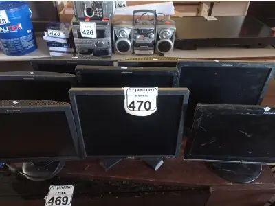 LOTE 470 - 08 MONITORES LCD MARCAS E MODELOS DIVERSOS. (NO ESTADO) ATENÇÃO! FAZER A VISITAÇÃO ANTES DE ARREMATAR, NÃO SABEMOS SE FUNCIONA. LEILÃO NÃO TEM GARANTIA E NEM DEVOLUÇÃO, SUJEITO A POSSÍVEIS AVARIAS VISÍVEIS/OCULTAS E/OU AUSÊNCIA DE COMPONENTES.