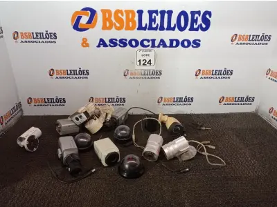 LOTE 124 - 01 LOTE C/VÁRIAS CÂMERAS DE SEGURANÇA MARCAS E MODELOS DIVERSOS. (NO ESTADO) ATENÇÃO! FAZER A VISITAÇÃO ANTES DE ARREMATAR, NÃO SABEMOS SE FUNCIONA. LEILÃO NÃO TEM GARANTIA E NEM DEVOLUÇÃO, SUJEITO A POSSÍVEIS AVARIAS VISÍVEIS/OCULTAS E/OU AUSÊNCIA DE COMPONENTES.