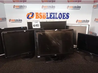LOTE 440 - 06 MONITORES LCD MARCAS E MODELOS DIVERSOS P/RETIRADA DE PEÇAS. (NO ESTADO) ATENÇÃO! FAZER A VISITAÇÃO ANTES DE ARREMATAR, NÃO SABEMOS SE FUNCIONA. LEILÃO NÃO TEM GARANTIA E NEM DEVOLUÇÃO, SUJEITO A POSSÍVEIS AVARIAS VISÍVEIS/OCULTAS E/OU AUSÊNCIA DE COMPONENTES.