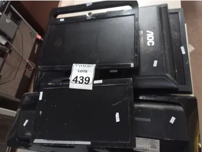 LOTE 439 - 10 MONITORES LCD MARCAS E MODELOS DIVERSOS P/RETIRADA DE PEÇAS. (NO ESTADO) ATENÇÃO! FAZER A VISITAÇÃO ANTES DE ARREMATAR, NÃO SABEMOS SE FUNCIONA. LEILÃO NÃO TEM GARANTIA E NEM DEVOLUÇÃO, SUJEITO A POSSÍVEIS AVARIAS VISÍVEIS/OCULTAS E/OU AUSÊNCIA DE COMPONENTES.