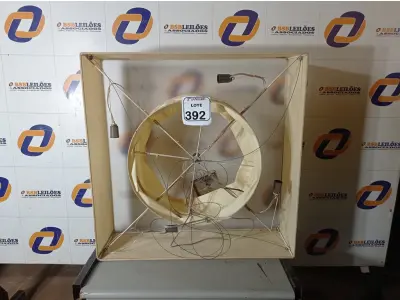 LOTE 392 - 01 LUMINÁRIA DE TETO BASE QUADRADA E REDONDA. (NO ESTADO) ATENÇÃO! FAZER A VISITAÇÃO ANTES DE ARREMATAR, NÃO SABEMOS SE FUNCIONA. LEILÃO NÃO TEM GARANTIA E NEM DEVOLUÇÃO, SUJEITO A POSSÍVEIS AVARIAS VISÍVEIS/OCULTAS E/OU AUSÊNCIA DE COMPONENTES.