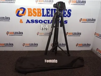 LOTE 370 - 01 TRIPÉ PARA CÂMERA MARCA TOMATE(NOVO). (NO ESTADO) ATENÇÃO! FAZER A VISITAÇÃO ANTES DE ARREMATAR, NÃO SABEMOS SE FUNCIONA. LEILÃO NÃO TEM GARANTIA E NEM DEVOLUÇÃO, SUJEITO A POSSÍVEIS AVARIAS VISÍVEIS/OCULTAS E/OU AUSÊNCIA DE COMPONENTES.