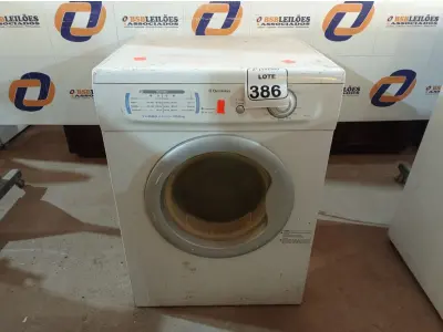LOTE 386 - 01 MÁQUINA DE LAVAR MARCA ELECTROLUX 10KG 220V. (NO ESTADO) ATENÇÃO! FAZER A VISITAÇÃO ANTES DE ARREMATAR, NÃO SABEMOS SE FUNCIONA. LEILÃO NÃO TEM GARANTIA E NEM DEVOLUÇÃO, SUJEITO A POSSÍVEIS AVARIAS VISÍVEIS/OCULTAS E/OU AUSÊNCIA DE COMPONENTES.