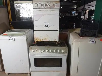 LOTE 400 - 02 FOGÕES PARA RETIRADA DE PEÇAS. (NO ESTADO) ATENÇÃO! FAZER A VISITAÇÃO ANTES DE ARREMATAR, NÃO SABEMOS SE FUNCIONA. LEILÃO NÃO TEM GARANTIA E NEM DEVOLUÇÃO, SUJEITO A POSSÍVEIS AVARIAS VISÍVEIS/OCULTAS E/OU AUSÊNCIA DE COMPONENTES.