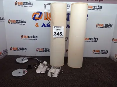LOTE 345 - 02 LUMINÁRIAS DE PAREDE. (NO ESTADO) ATENÇÃO! FAZER A VISITAÇÃO ANTES DE ARREMATAR, NÃO SABEMOS SE FUNCIONA. LEILÃO NÃO TEM GARANTIA E NEM DEVOLUÇÃO, SUJEITO A POSSÍVEIS AVARIAS VISÍVEIS/OCULTAS E/OU AUSÊNCIA DE COMPONENTES.