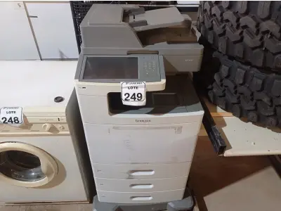 LOTE 249 - 01 IMPRESSORA LEXMARK MODELO X798DE. (NO ESTADO) ATENÇÃO! FAZER A VISITAÇÃO ANTES DE ARREMATAR, NÃO SABEMOS SE FUNCIONA. LEILÃO NÃO TEM GARANTIA E NEM DEVOLUÇÃO, SUJEITO A POSSÍVEIS AVARIAS VISÍVEIS/OCULTAS E/OU AUSÊNCIA DE COMPONENTES.