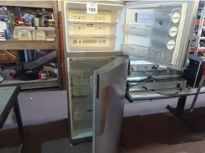 LOTE 166 - 01 GELADEIRA MARCA MABE 220V. (NO ESTADO) ATENÇÃO! FAZER A VISITAÇÃO ANTES DE ARREMATAR, NÃO SABEMOS SE FUNCIONA. LEILÃO NÃO TEM GARANTIA E NEM DEVOLUÇÃO, SUJEITO A POSSÍVEIS AVARIAS VISÍVEIS/OCULTAS E/OU AUSÊNCIA DE COMPONENTES.