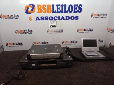 LOTE 246 - 01 DVD TOSHIBA, 01 DVD PORTÁTIL E 01 DVR 8 CANAIS. (NO ESTADO) ATENÇÃO! FAZER A VISITAÇÃO ANTES DE ARREMATAR, NÃO SABEMOS SE FUNCIONA. LEILÃO NÃO TEM GARANTIA E NEM DEVOLUÇÃO, SUJEITO A POSSÍVEIS AVARIAS VISÍVEIS/OCULTAS E/OU AUSÊNCIA DE COMPONENTES.