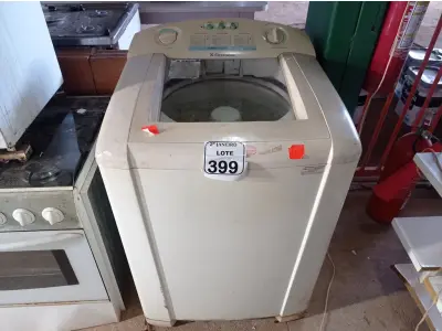 LOTE 399 - 01 MÁQUINA DE LAVAR ROUPAS ELECTROLUX 09KG. (NO ESTADO) ATENÇÃO! FAZER A VISITAÇÃO ANTES DE ARREMATAR, NÃO SABEMOS SE FUNCIONA. LEILÃO NÃO TEM GARANTIA E NEM DEVOLUÇÃO, SUJEITO A POSSÍVEIS AVARIAS VISÍVEIS/OCULTAS E/OU AUSÊNCIA DE COMPONENTES.