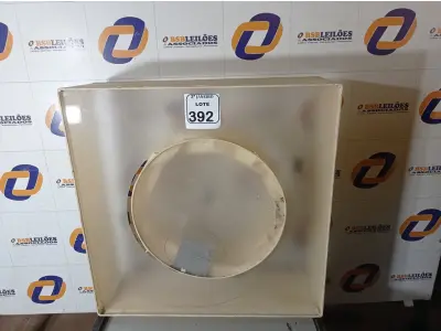 LOTE 392 - 01 LUMINÁRIA DE TETO BASE QUADRADA E REDONDA. (NO ESTADO) ATENÇÃO! FAZER A VISITAÇÃO ANTES DE ARREMATAR, NÃO SABEMOS SE FUNCIONA. LEILÃO NÃO TEM GARANTIA E NEM DEVOLUÇÃO, SUJEITO A POSSÍVEIS AVARIAS VISÍVEIS/OCULTAS E/OU AUSÊNCIA DE COMPONENTES.