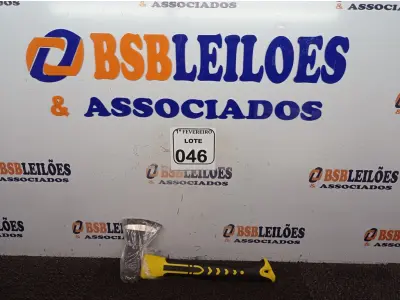 LOTE 046 - 01 MACHADINHA DE METAL COM CABO AMARELO. (NOVO) (NO ESTADO) ATENÇÃO! FAZER A VISITAÇÃO ANTES DE ARREMATAR, NÃO SABEMOS SE FUNCIONA. LEILÃO NÃO TEM GARANTIA E NEM DEVOLUÇÃO, SUJEITO A POSSÍVEIS AVARIAS VISÍVEIS/OCULTAS E/OU AUSÊNCIA DE COMPONENTES.