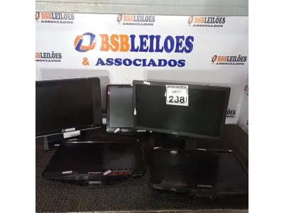 LOTE 238 - 05 MONITORES DIVERSOS PARA RETIRADAS DE PEÇAS.  (NO ESTADO) ATENÇÃO! FAZER A VISITAÇÃO ANTES DE ARREMATAR, NÃO SABEMOS SE FUNCIONA. LEILÃO NÃO TEM GARANTIA E NEM DEVOLUÇÃO, SUJEITO A POSSÍVEIS AVARIAS VISÍVEIS/OCULTAS E/OU AUSÊNCIA DE COMPONENTES.